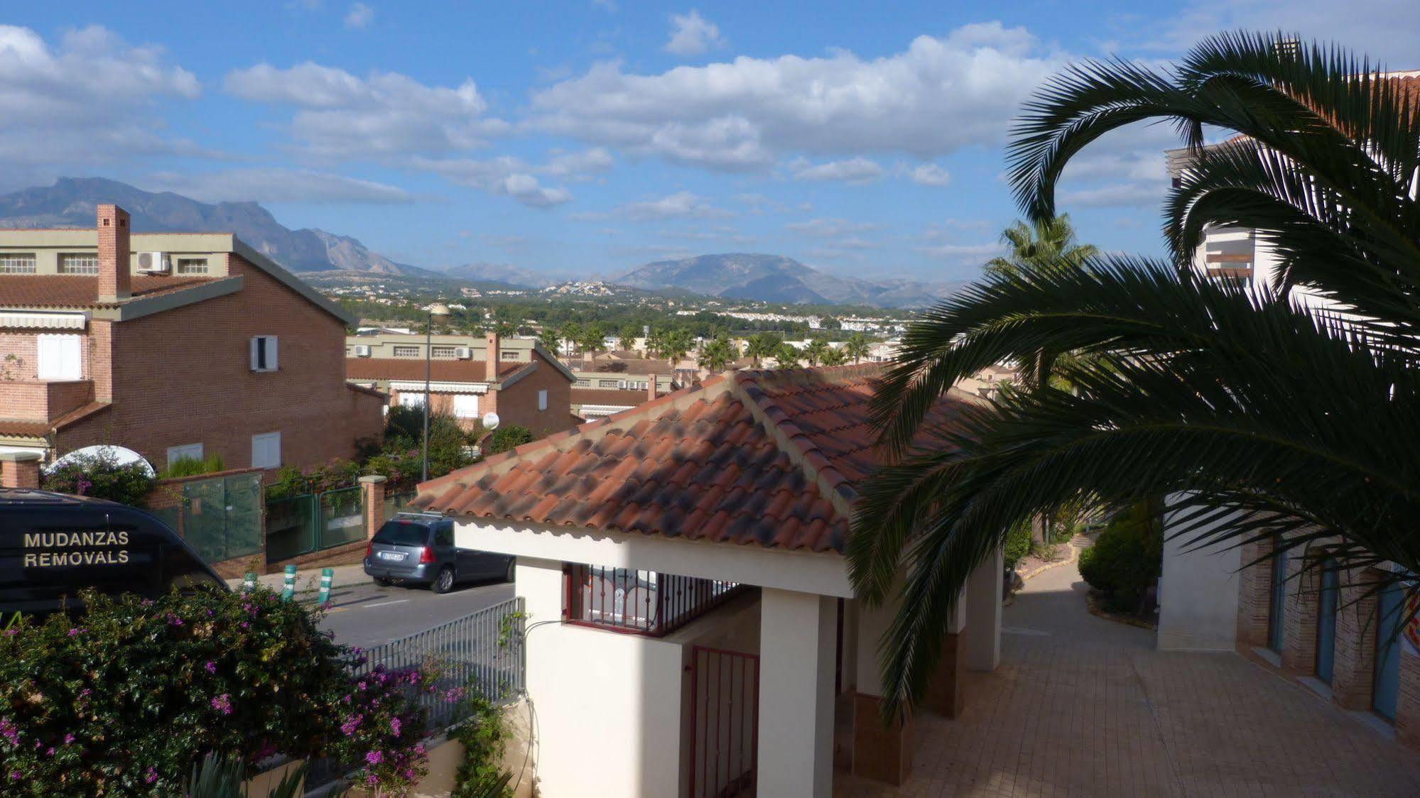 Albir-Beach Apartments Альбир Экстерьер фото
